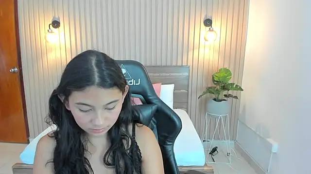 Snapshot of melody_flowers chatting on 02-06-25, 03:20 melody flowers online show from 02-06-25, 03:20