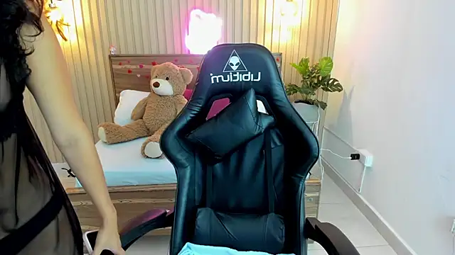 Snapshot of melody_flowers chatting on 02-20-25, 12:15 melody flowers online show from 02-20-25, 12:15