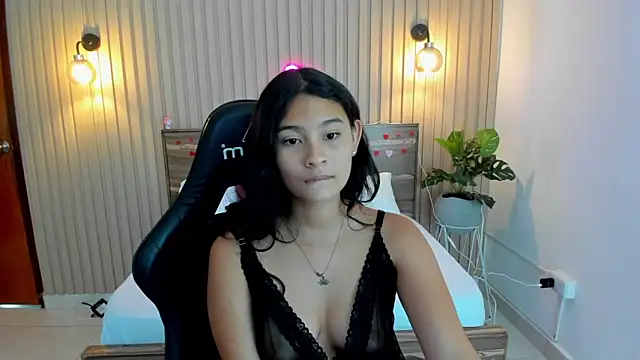 Snapshot of melody_flowers chatting on 02-20-25, 03:19 melody flowers online show from 02-20-25, 03:19