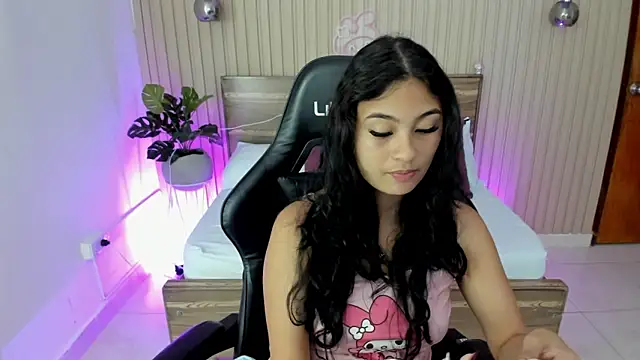 Snapshot of melody_flowers chatting on 02-25-25, 12:24 melody flowers online show from 02-25-25, 12:24