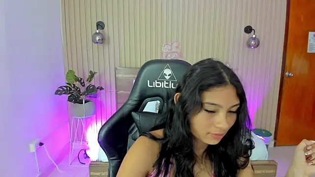 Snapshot of melody_flowers chatting on 03-07-25, 03:28 melody flowers online show from 03-07-25, 03:28