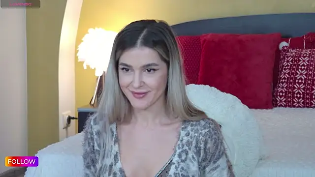 Snapshot of Sarah-Hart chatting on 12-24-24, 04:51 Sarah-Hart online show from 12-24-24, 04:51