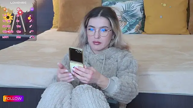 Snapshot of Sarah-Hart chatting on 01-21-25, 06:11 Sarah-Hart online show from 01-21-25, 06:11