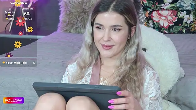 Snapshot of Sarah-Hart chatting on 02-08-25, 08:52 Sarah-Hart online show from 02-08-25, 08:52