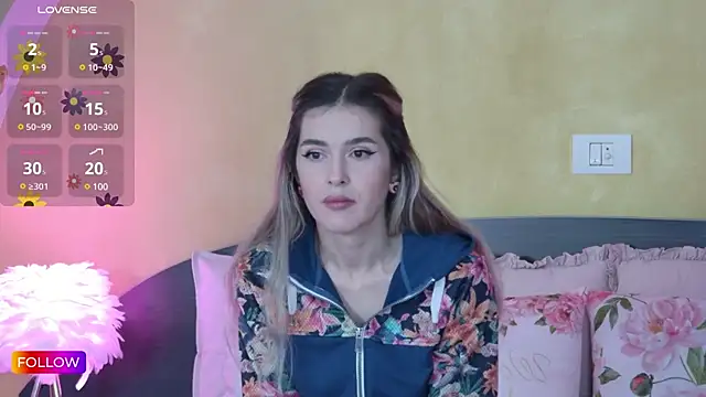 Snapshot of Sarah-Hart chatting on 02-10-25, 05:14 Sarah-Hart online show from 02-10-25, 05:14