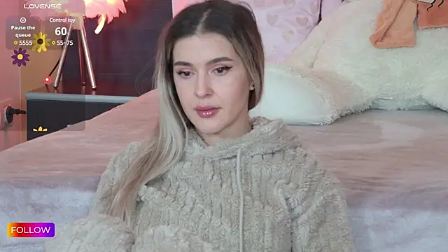 Snapshot of Sarah-Hart chatting on 02-16-25, 06:32 Sarah-Hart online show from 02-16-25, 06:32