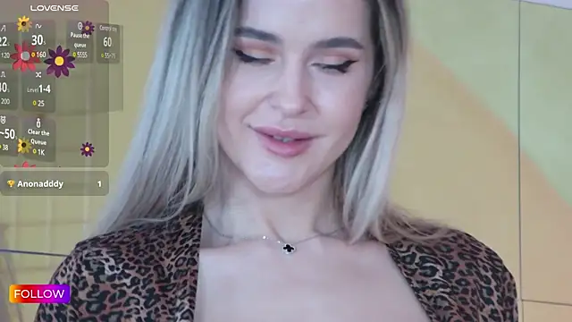 Snapshot of Sarah-Hart chatting on 02-16-25, 09:37 Sarah-Hart online show from 02-16-25, 09:37