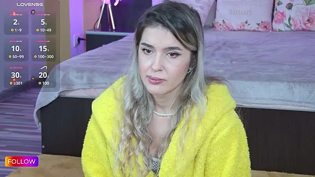 Snapshot of Sarah-Hart chatting on 02-17-25, 07:04 Sarah-Hart online show from 02-17-25, 07:04