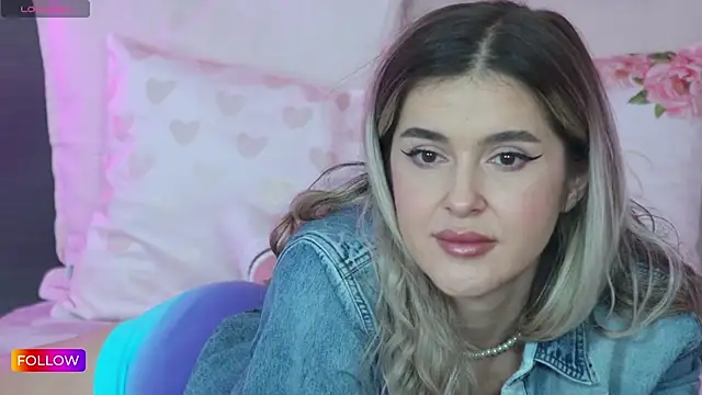 Snapshot of Sarah-Hart chatting on 02-18-25, 08:38 Sarah-Hart online show from 02-18-25, 08:38