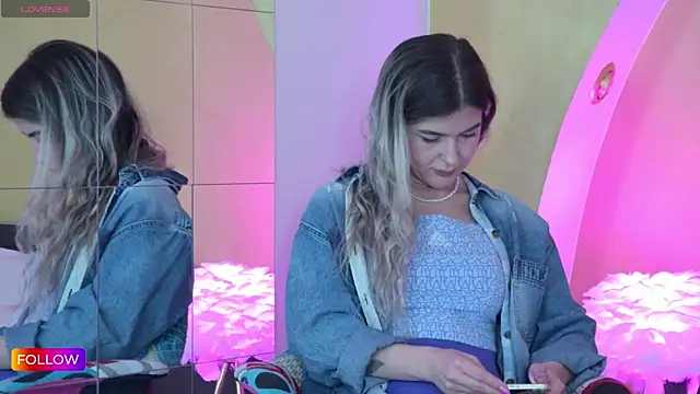 Snapshot of Sarah-Hart chatting on 02-18-25, 12:06 Sarah-Hart online show from 02-18-25, 12:06