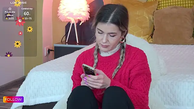 Snapshot of Sarah-Hart chatting on 02-22-25, 08:40 Sarah-Hart online show from 02-22-25, 08:40