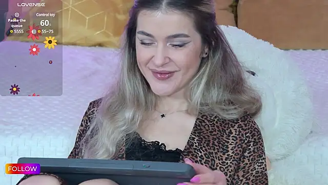 Snapshot of Sarah-Hart chatting on 02-26-25, 06:47 Sarah-Hart online show from 02-26-25, 06:47