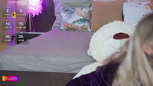 Snapshot of Sarah-Hart chatting on 03-05-25, 06:23 Sarah-Hart online show from 03-05-25, 06:23