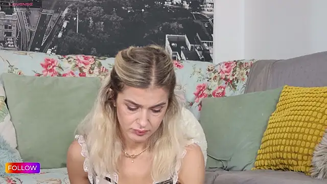 Snapshot of Sarah-Hart chatting on 09-16-25, 06:36 Sarah-Hart online show from 09-16-25, 06:36