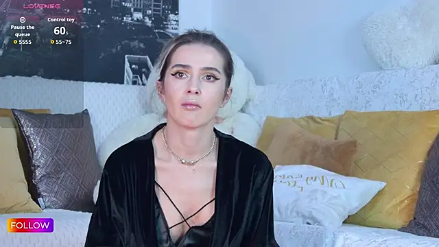 Snapshot of Sarah-Hart chatting on 11-28-25, 01:36 Sarah-Hart online show from 11-28-25, 01:36