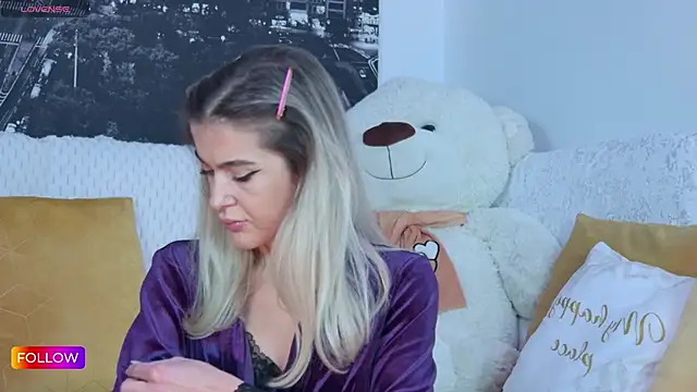 Snapshot of Sarah-Hart chatting on 11-30-25, 03:38 Sarah-Hart online show from 11-30-25, 03:38