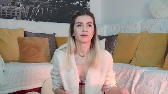 Snapshot of Sarah-Hart chatting on 12-19-25, 03:19 Sarah-Hart online show from 12-19-25, 03:19