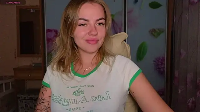 EmilyRobbie online show from 10-26-25, 06:25