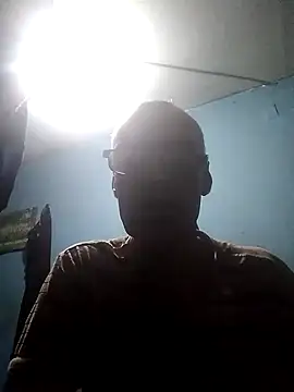 hugosafado333 online show from 12-17-24, 05:29