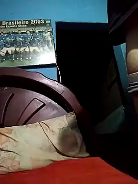 hugosafado333 online show from 01-04-25, 05:58