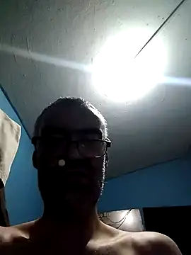 hugosafado333 online show from 01-09-25, 03:36