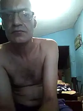 hugosafado333 online show from 02-23-25, 05:01