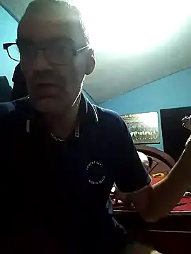 hugosafado333 online show from 03-22-25, 05:39