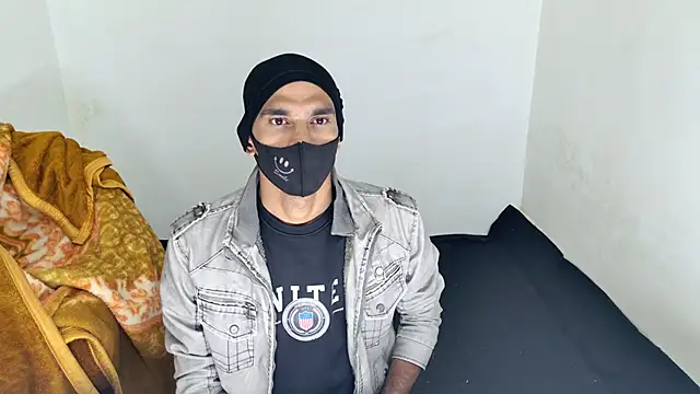 Snapshot of Habibi_big_b chatting on 12-18-25, 09:04 Habibi big b online show from 12-18-25, 09:04