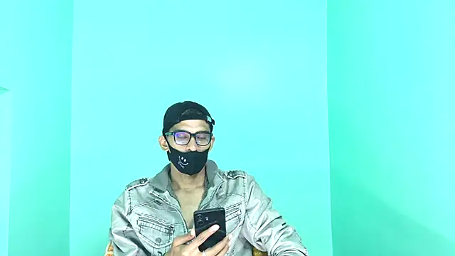 Snapshot of Habibi_big_b chatting on 01-18-26, 12:31 Habibi big b online show from 01-18-26, 12:31