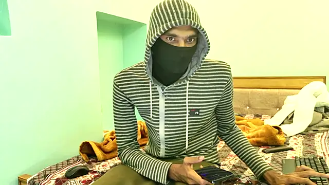 Snapshot of Habibi_big_b chatting on 02-12-26, 05:19 Habibi big b online show from 02-12-26, 05:19