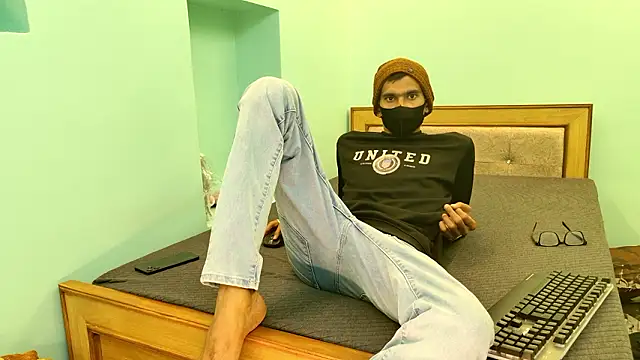 Snapshot of Habibi_big_b chatting on 02-16-26, 12:56 Habibi big b online show from 02-16-26, 12:56