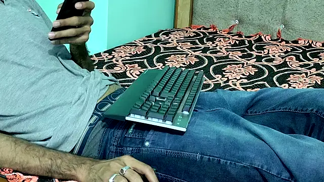 Snapshot of Habibi_big_b chatting on 03-06-26, 01:29 Habibi big b online show from 03-06-26, 01:29