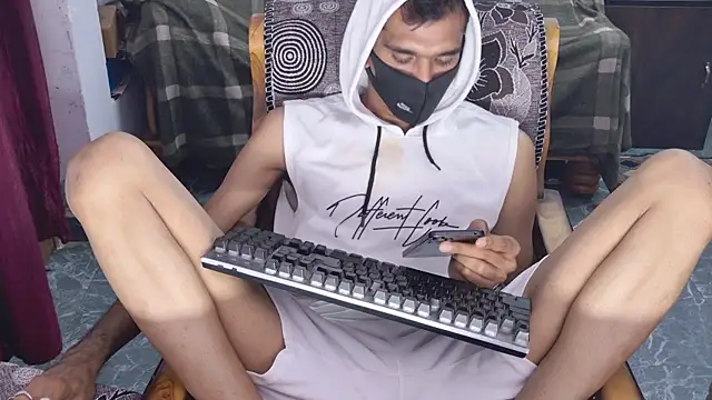 Snapshot of Habibi_big_b chatting on 05-10-26, 08:41 Habibi big b online show from 05-10-26, 08:41