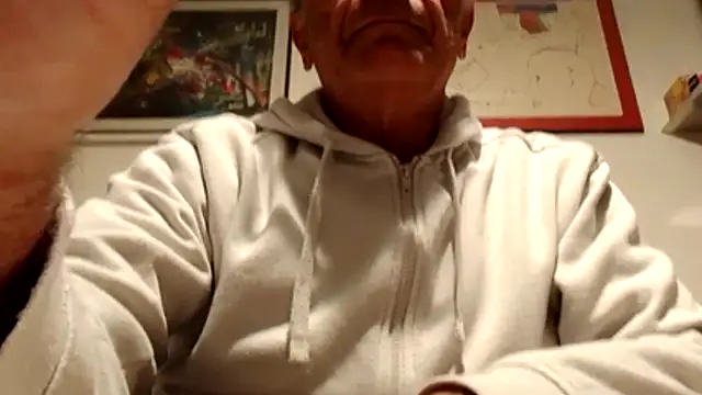 Snapshot of 4n4l1zz4m1 chatting on 12-14-25, 04:01 4n4l1zz4m1 online show from 12-14-25, 04:01