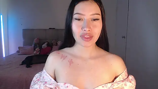 Snapshot of Emilyswan04 chatting on 01-08-25, 05:05 Emilyswan04 online show from 01-08-25, 05:05