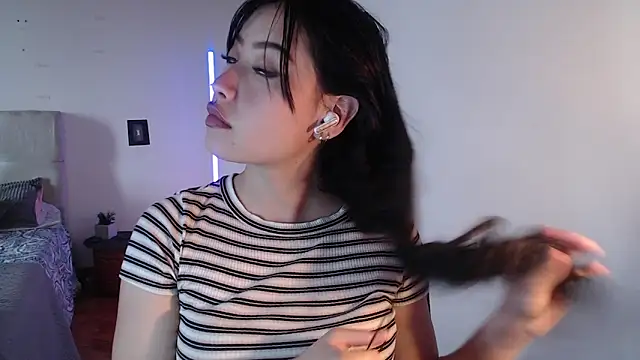 Snapshot of Emilyswan04 chatting on 01-13-25, 06:59 Emilyswan04 online show from 01-13-25, 06:59