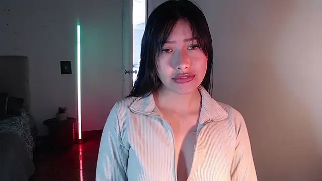 Snapshot of Emilyswan04 chatting on 01-17-25, 02:39 Emilyswan04 online show from 01-17-25, 02:39