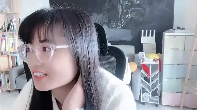 Honey-cici online show from 12-15-25, 08:40