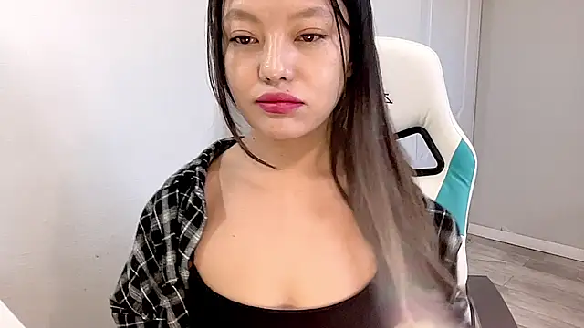 Snapshot of Risalynn chatting on 12-12-24, 03:43 Risalynn online show from 12-12-24, 03:43