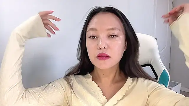 Snapshot of Risalynn chatting on 12-14-24, 03:29 Risalynn online show from 12-14-24, 03:29