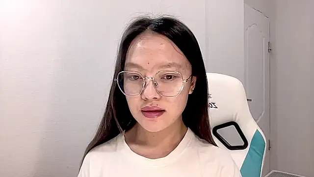 Snapshot of Risalynn chatting on 01-04-25, 02:35 Risalynn online show from 01-04-25, 02:35