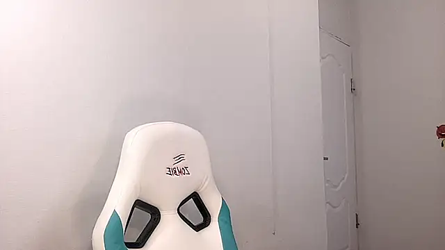 Snapshot of Risalynn chatting on 01-13-25, 02:39 Risalynn online show from 01-13-25, 02:39