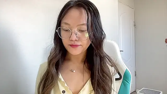 Snapshot of Risalynn chatting on 01-25-25, 06:23 Risalynn online show from 01-25-25, 06:23