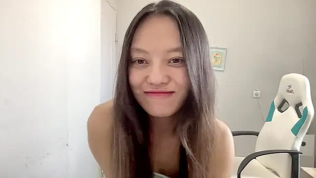 Snapshot of Risalynn chatting on 02-15-25, 06:33 Risalynn online show from 02-15-25, 06:33