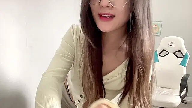 Snapshot of Risalynn chatting on 02-17-25, 05:14 Risalynn online show from 02-17-25, 05:14