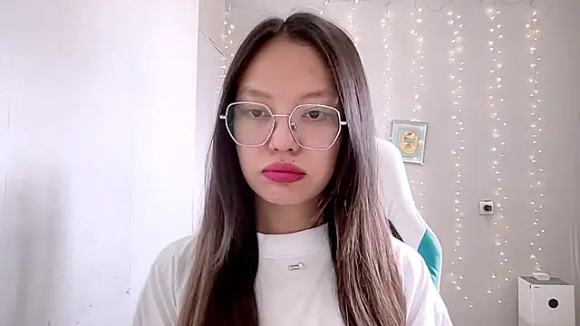 Snapshot of Risalynn chatting on 03-08-25, 04:45 Risalynn online show from 03-08-25, 04:45