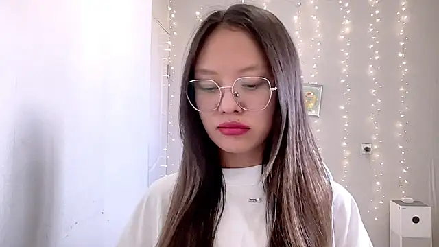 Snapshot of Risalynn chatting on 03-08-25, 08:00 Risalynn online show from 03-08-25, 08:00