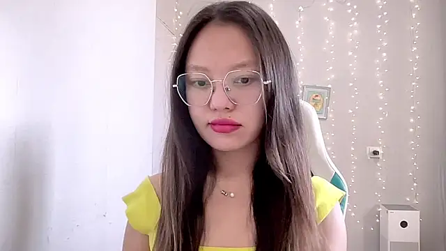 Snapshot of Risalynn chatting on 03-10-25, 02:28 Risalynn online show from 03-10-25, 02:28