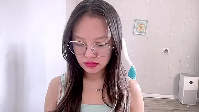 Snapshot of Risalynn chatting on 03-17-25, 02:08 Risalynn online show from 03-17-25, 02:08