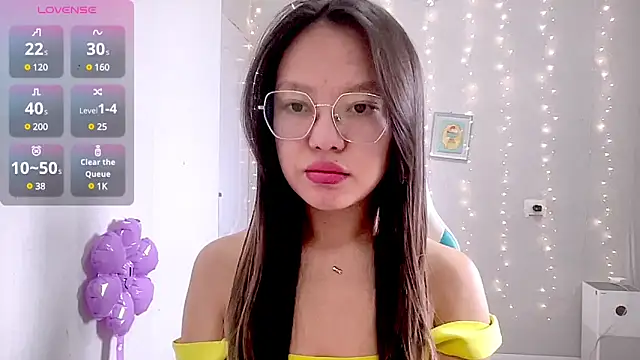 Snapshot of Risalynn chatting on 03-22-25, 04:14 Risalynn online show from 03-22-25, 04:14